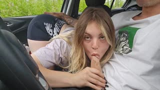 காரில் ஒரு ஆளை உறிஞ்சிக் கொண்டிருக்கும் போது என்னைப் பிடித்துவிட்டனர், வாயில் கம்மு