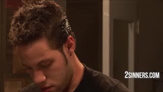 Sa Vintage Classroom, Bold Student na Seduces Teacher at Asawa ng Professor sa Threesome