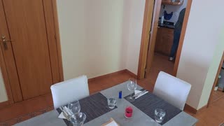 Băiat gras alb seduce pawg latină în rochie roșie pentru creampie doggy dur