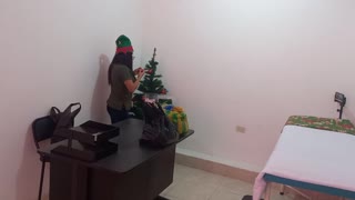 Nhiệt giáng sinh với y tá latina tự sướng tại nơi làm việc