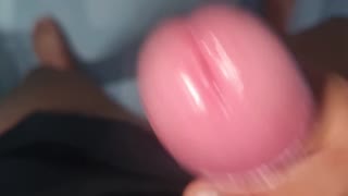 رجل إيطالي هواة يقذف بقضيب كبير في مشهد منزلي