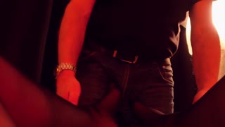 Paksuperseinen milf Arya Grander himoitsee kovaa amatöörikotipanoa