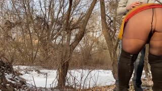 ਵਕ੍ਰਿਵ ਕੂਗਰ ਪੈਂਟੀਹੋਜ਼ ਵਿਚ ਆਪਣੇ ਭਰਪੂਰ ਸਰੀਰ ਨਾਲ ਚੇਟ ਕਰਦੀ ਹੈ, ਫਿਰ ਵਾਈਲਡ ਡਾਗੀਸਟਾਈਲ ਸੈਸ਼ਨ