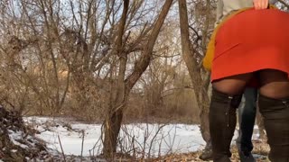 Cougar curvy în dresuri seduce cu corp voluptuos înainte de doggystyle sălbatic