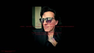 Hey, schau dir diese geile französische Mature an, die einen riesigen Cumshot auf der Couch bekommt! 😍