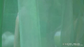 Brett Rossi ve Chanel Rae kıvrımlarını lezbiyen oyunda keşfediyor 💕👭