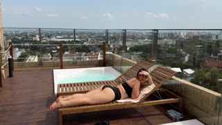 Nemůžu uvěřit, že ji buším v té posteli!