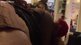 Hej sitna crna beba, preskočimo žurku za liženje pičke