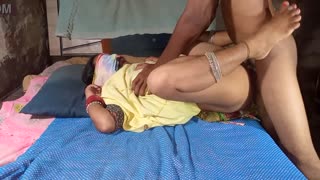 indian desi babe shakes ass and takes it in homemade clip