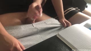 Si Olivia Bay lihim na hinikaw ang malaking titi sa klase