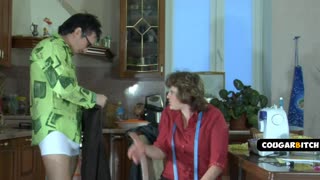 Думав полагодити штани, але все стало диким і парким!