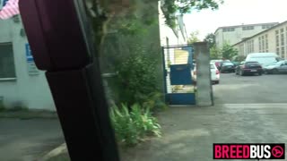 আমি হয়তো স্কুইর্ট করব যদি তুমি আমাকে বাড়ি পৌঁছে দাও কার্লি রে সামার্সের সাথে ব্রিডবাসে