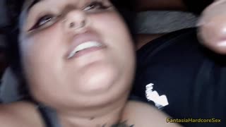 Tombul Buenos Aires hatunu derin boğaz yapıp dev memelerine dölleri sağıyor