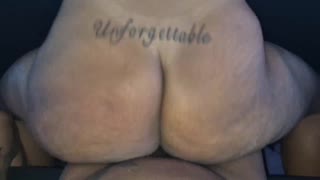 Innostuneet blondi latinalaiset saavat pillupanoa Uberissa kun auto heiluu