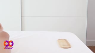 어, 그 사람이 손으로 자위시켜서 내 손 위에 다 흘러넘치게 해, 알지?