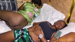 Pehmeä musta tissit kaunotar Asabasta ratsastaa pitkää BBC:tä