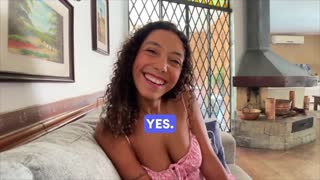 Želiš videti to kodrasto brazilsko punco z velikimi naravnimi joški, ki naredi svoj prvi casting v POV?