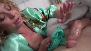 Janatna kosmata debelejša pička te mami?