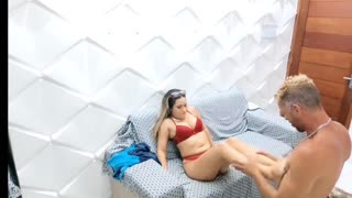 Плавуша латино Виви Капетиња прима Вагњињов масивни курац дубоко у тесну аналну