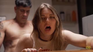 என் ஹஸ்பெண்டை பீட்சா கார்ட்டுக்கு சூட் பண்ண அனுப்பி அவன் பெரிய உண்டிய பார்த்து ஓக்குறேன்!