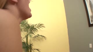 Brett Rossi och Dani Daniels bustiga blondiner slickar blöta fittor