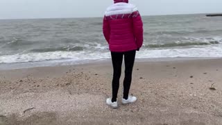 i felt so naughty peeing on the beach and flashing my perfect ass