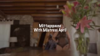 Mistress April dominiert Sklaven mit Latex Deepthroat und Anal-Dungeon