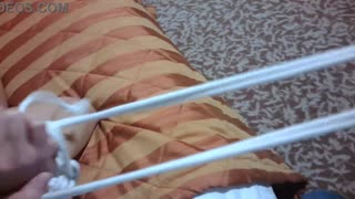 Otel Odasında Bağlı Güzel - Beyaz İplerle Bağlı İlk Kişi POV
