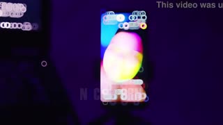 Одружена жінка насолоджується собою у відеодзвінку з незнайомцем