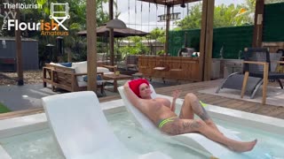 MILF Britanică Tatuată Roxi Keogh Se Bucură de Threesome Outdoor BBC