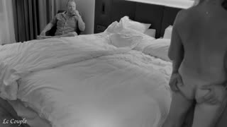 Megadtam kukkoló férjemnek végső hotwife élményt tetovált bikával