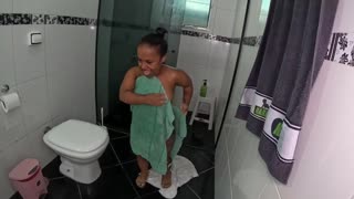 এই, আমি ম্যানশনে এসেছি ওয়াইল্ড দুষ্টুমি এবং সব ধরনের নোংরা মজার জন্য রেডি - আনাজিনহা ডু মাউ