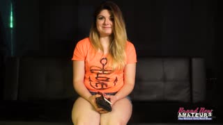 Droga! Buceta Molhada da Curvilínea Rachel Leva Pancada e Engole Gozo!