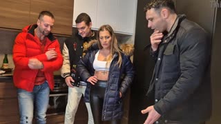 Silvia Dellai 3 a 1 intenso doble anal sin parar y 3 veces pis en boca, tragando semen