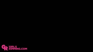 Сексуальна підлітка 18+ Лілі прагне BBC від хлопця з піцою в дикій сесії ріммінгу