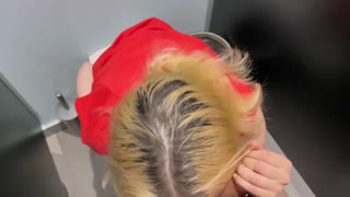 Denk je ooit dat vent willekeurige meid kan betalen voor extreme actie in openbaar toilet?