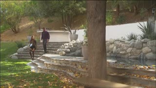 Melody Max dobi jebano na prostem v spodnjem perilu in prejme kumshot na svoje velike joške