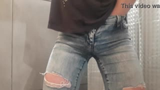 유럽 아마추어 18+ 소녀 청바지에 오줌 싸고 팬티 젖히고 차에 흘리는 9편 컴필레이션