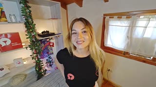 Blond Babe Tilbyder Sin Bagdel Til Webcam Optagelse