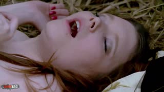 Млада 18+ французойка Анджела Кис се мастурбира и я чукат жестоко в тръстиките