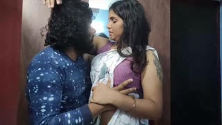 Ze Trekt Kleren Uit, Ik Verlies Controle in Intense Anale Neuken