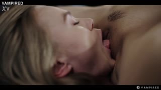 vampyrseduktion utvecklas med rikako katayama och nancy ace i en gotisk trailer. deras asiatiska lesbiska dominans väver en trollformel av våt fitta slickning