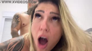 Hei, vannon ett'en ollut valmis koska olen neitsyt, mutta hän liukui mun perseeseen paljaana ja yritti lopettaa sisälle