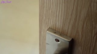 Kuuma tarina viettelevästä naisesta houkuttelemassa nuorta 18+ miestä nielemään kuormansa