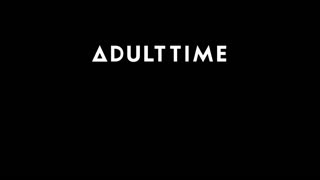 Y tá Summer Vixen BỊ BẮT đâm chích học sinh, rồi GANGBANGED trong lớp!