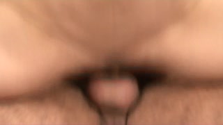 Es war einmal, üppige MILF in Dessous bearbeitete riesigen Dildo vor dampfender Session