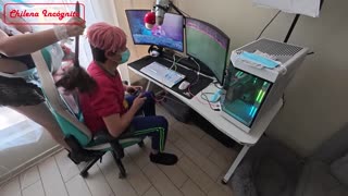 Υπηρέτρια κοσπλέι υπακούει στον γιο αφεντικού και τρώει σπέρμα τρελά 😈🍆