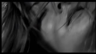 สาวสองคนเลียหีกันสนุก ใช้อุปกรณ์เล่นรูบนเรือกลางแจ้ง