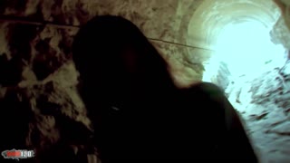 ¡Oye, tetas naturales de Sharon Lee en anal salvaje en cueva!