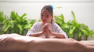 Mega Stunner krijgt haar strakke spleet gebeukt in sensueel actie